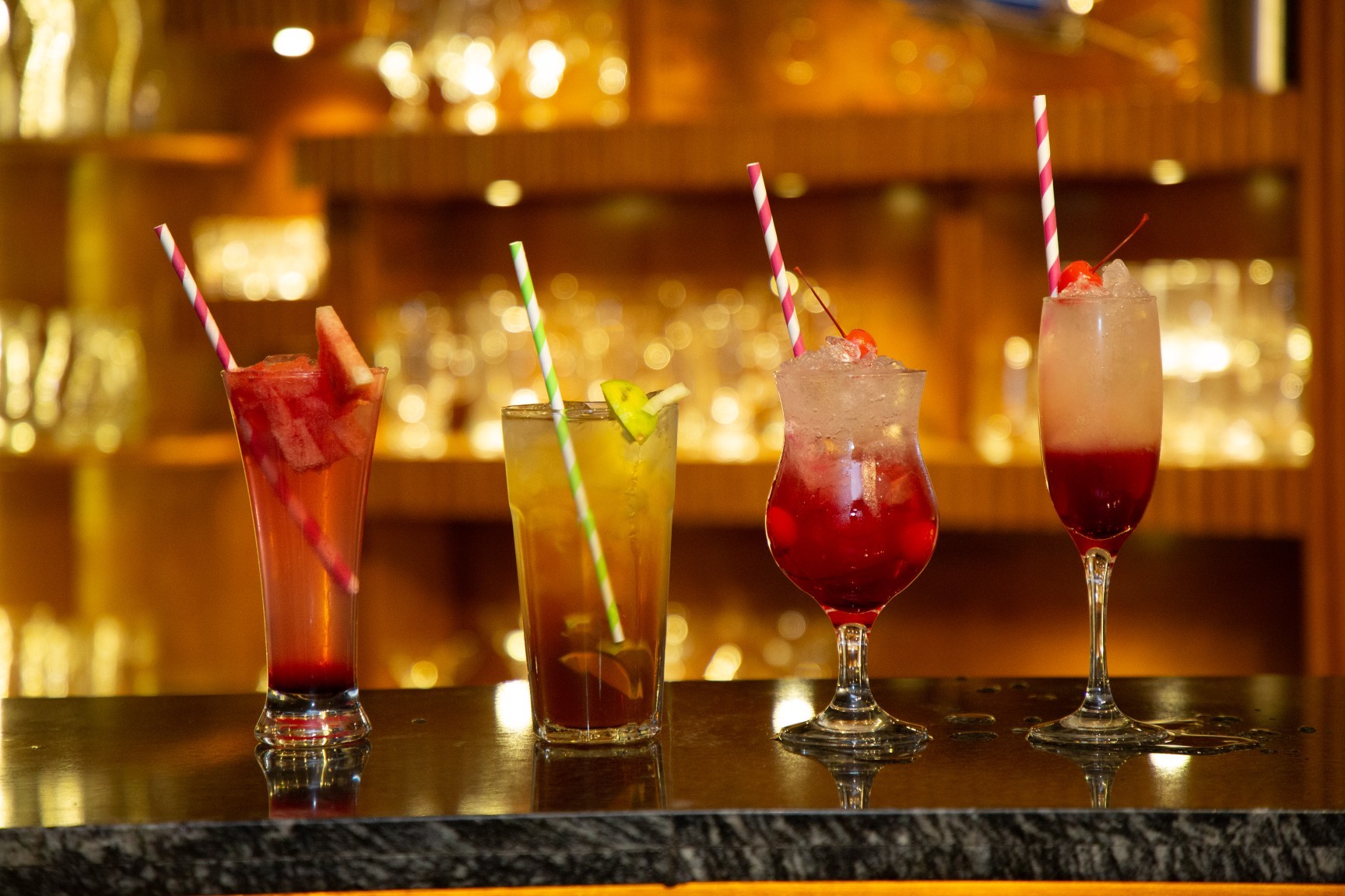 Lounge Bar: Indeeva